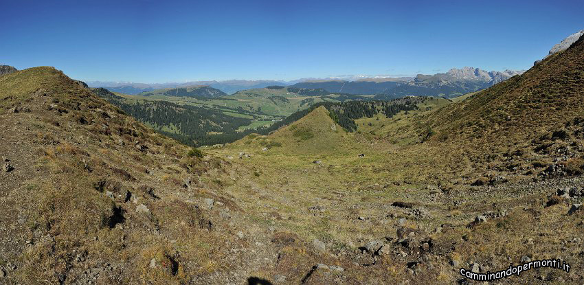 070 Panoramica verso Alpe di Siusi.jpg